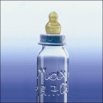 Babyflasche aus Glas mit Namen und Geburtsdatum