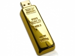 Der goldene USB Stick mit Gravur als Geldgeschenk