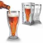 Die umgedrehte Bierflasche im Glas - Hopside Down